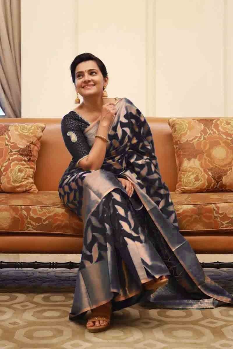 Soft Lichi Silk Saree with All-Over Jacquard Work & Heavy Brocade Blouse