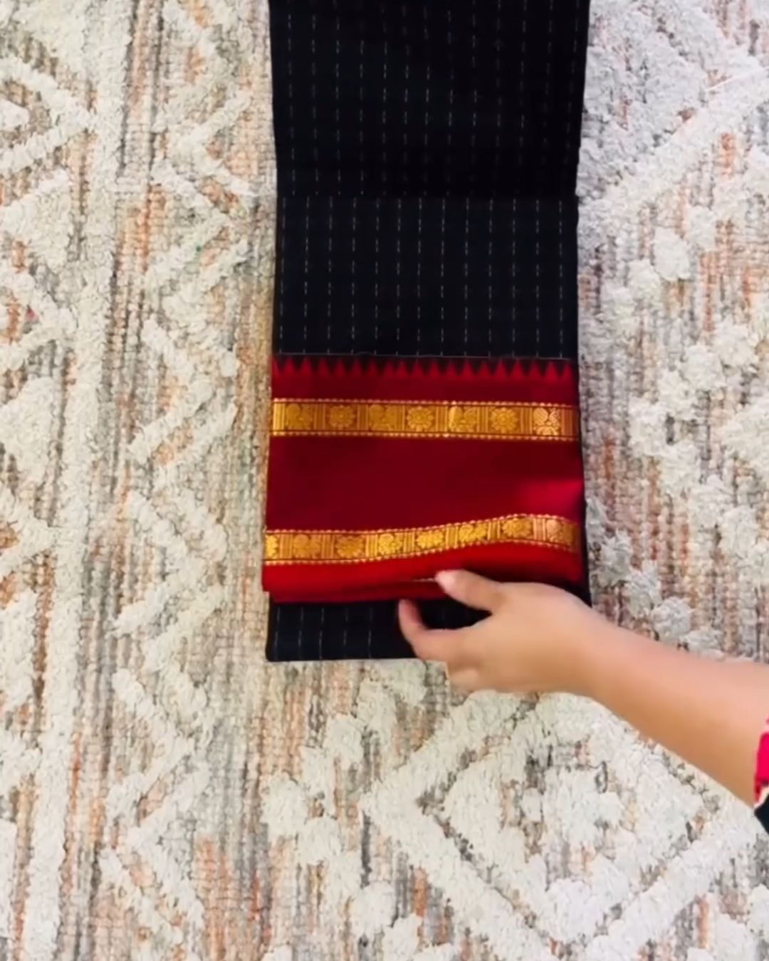 Gopura Vaibhavam Silk Saree