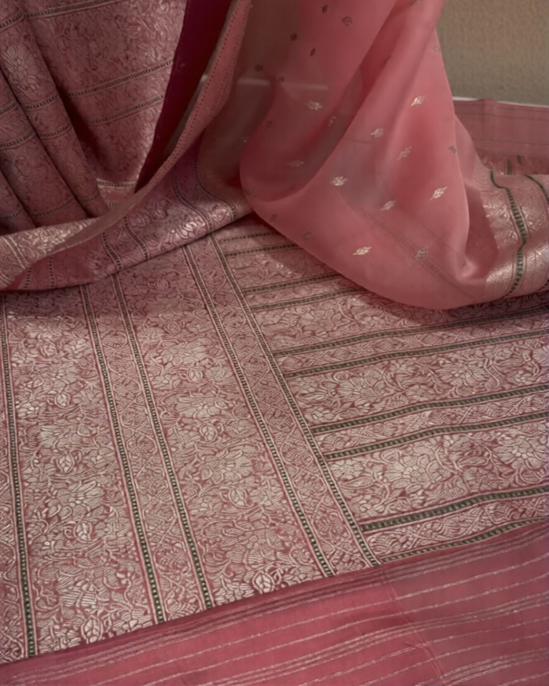 Iktara Kora Saree