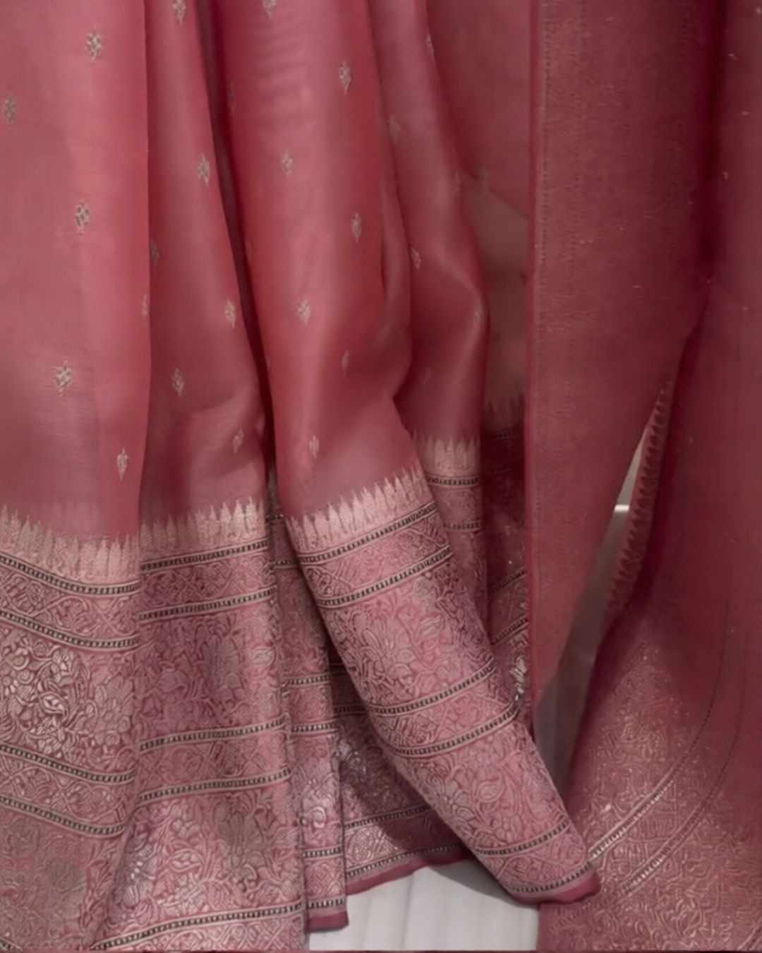 Iktara Kora Saree