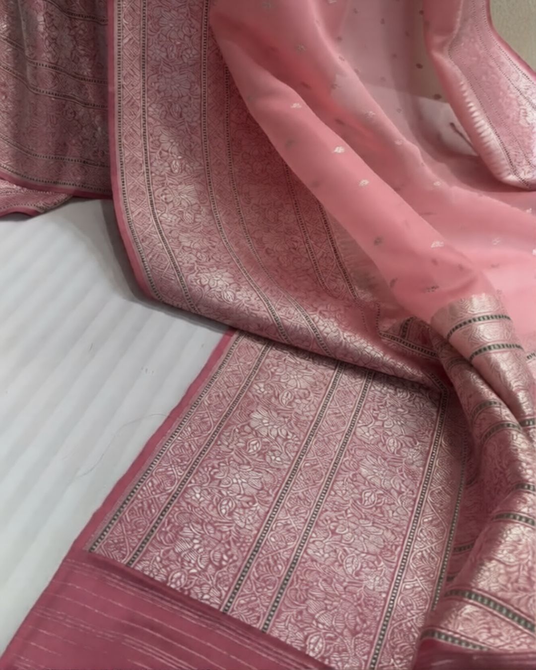 Iktara Kora Saree